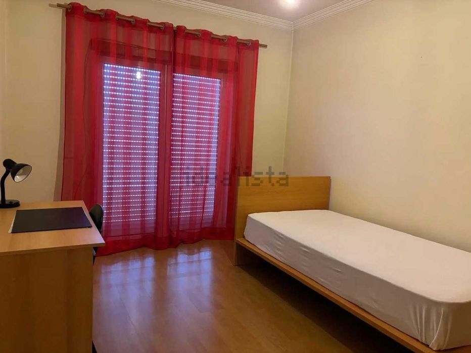 Quarto para arrendar na zona da Guimarota em Leiria