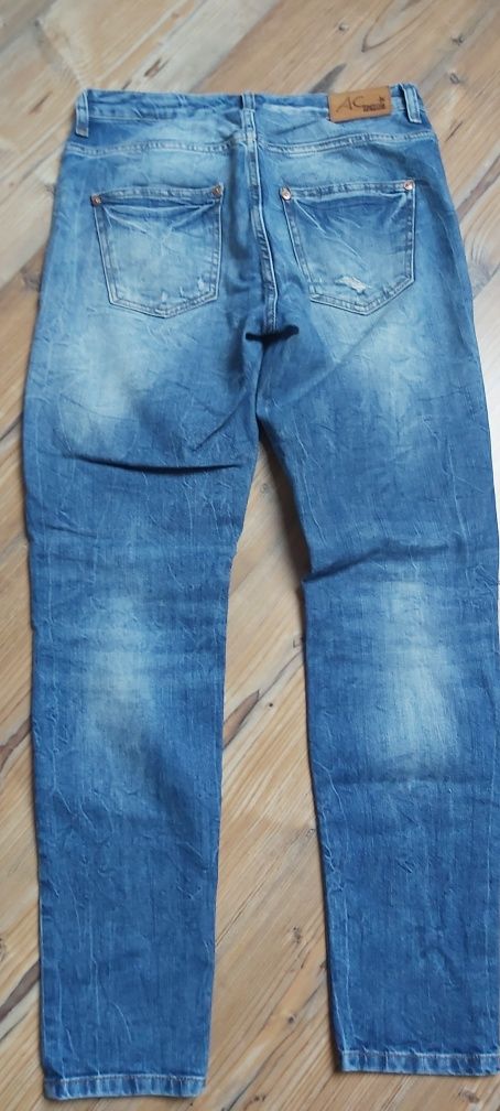Spodnie jeansy w 26 boyfriendy niebieskie