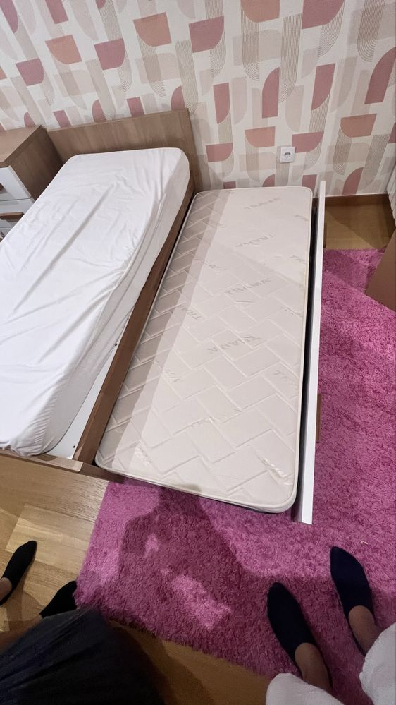 Cama solteiro com cama por baixo