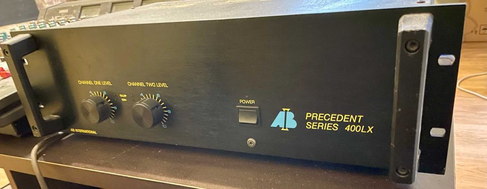 Colunas Cerwin Vega / Amplificador 2 Vias AB / Mesa Yamaha MC802