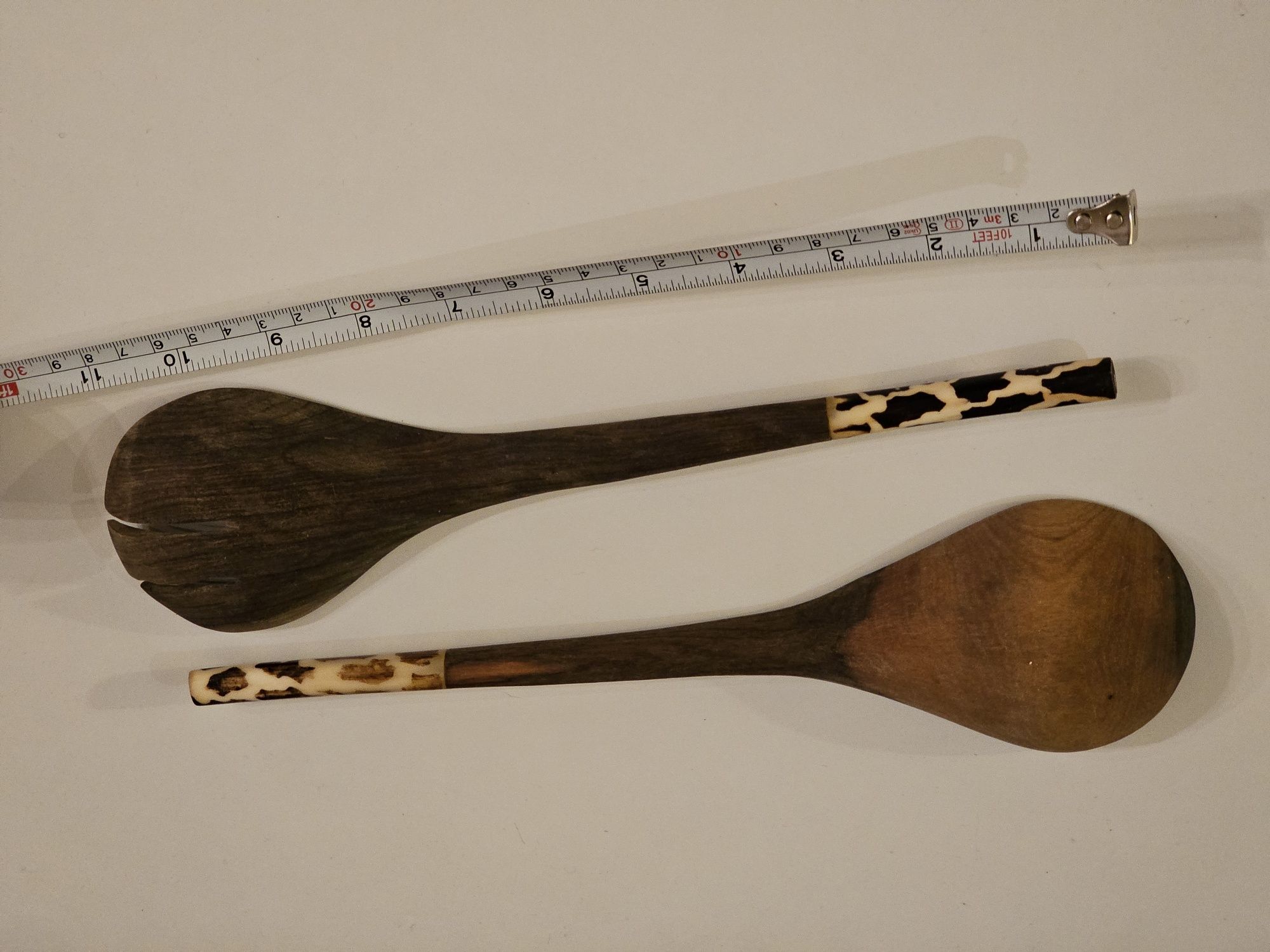Garfo e Colher saladeira, em madeira nobre  com acabamento  em osso