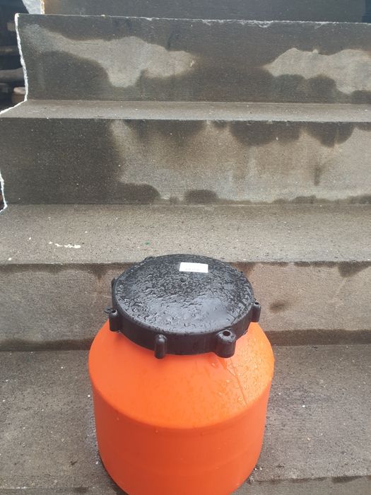 Contentor plastimo laranja