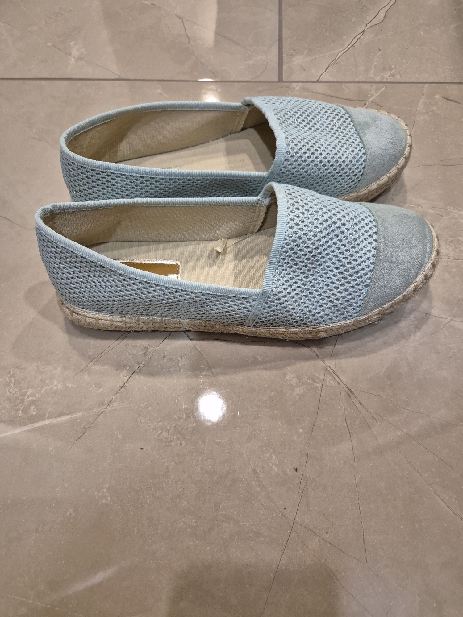 Sprzedam    buty