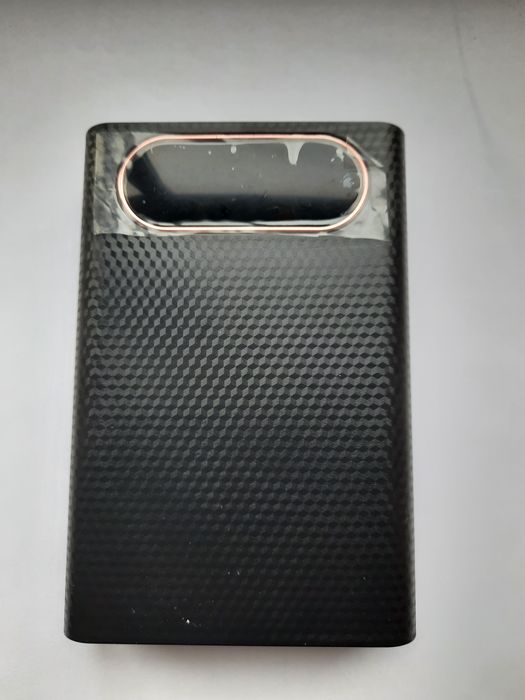 Новий корпус павербанк зі швидкою зарядкою під 4 акумулятори 21700