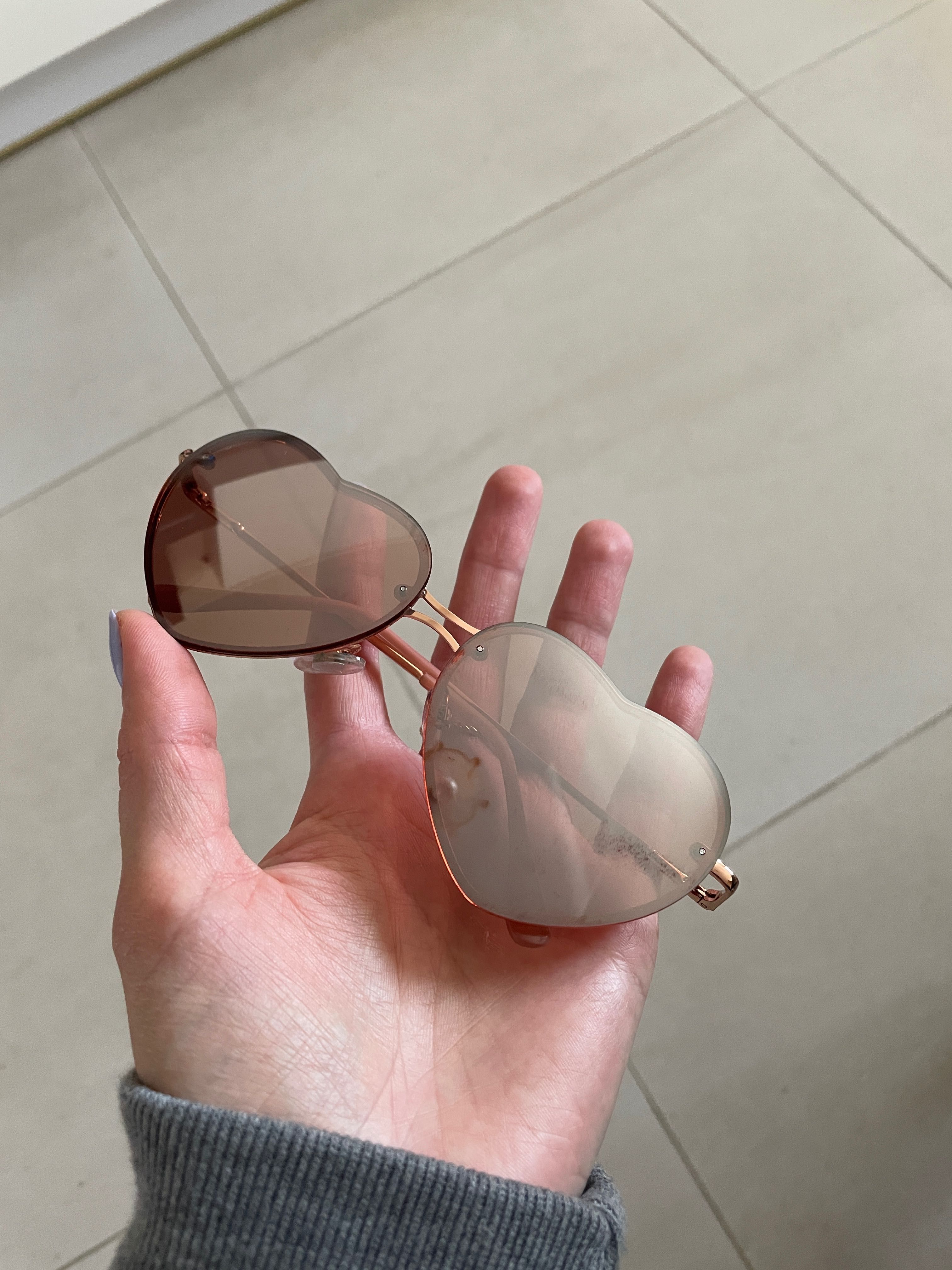 Różowe okulary przeciwsłoneczne serca