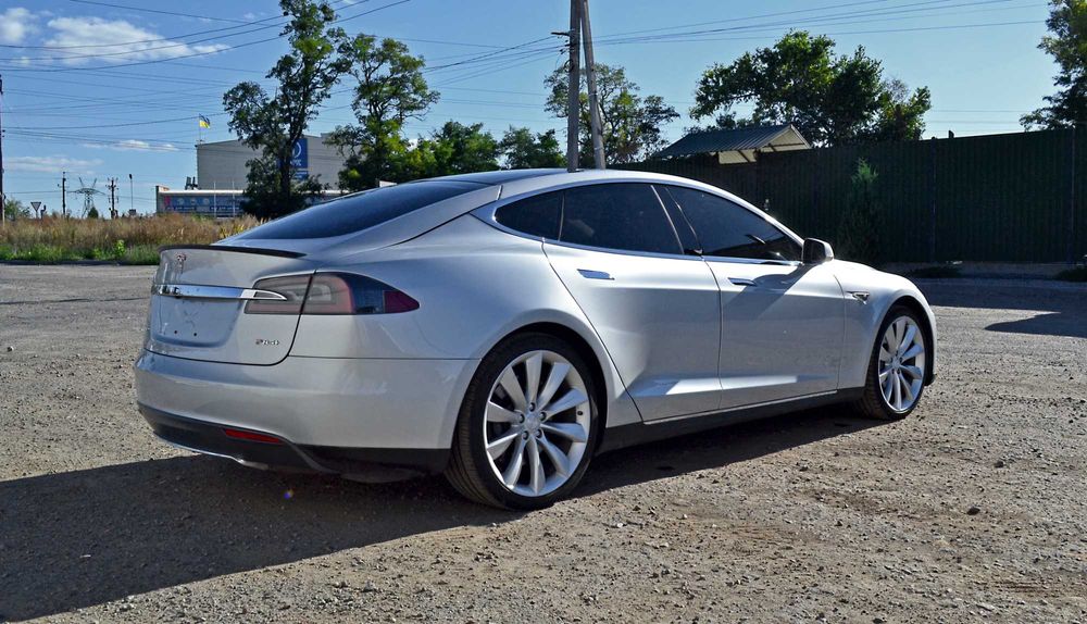 Продам Tesla Model S P85+
