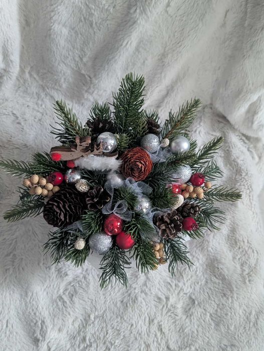 Świąteczny box stroik z reniferem rękodzieło biel czerwień srebro