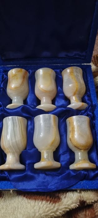 Продам старинные рюмки из оникса