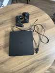 Playstation 4 slim + 2 pady