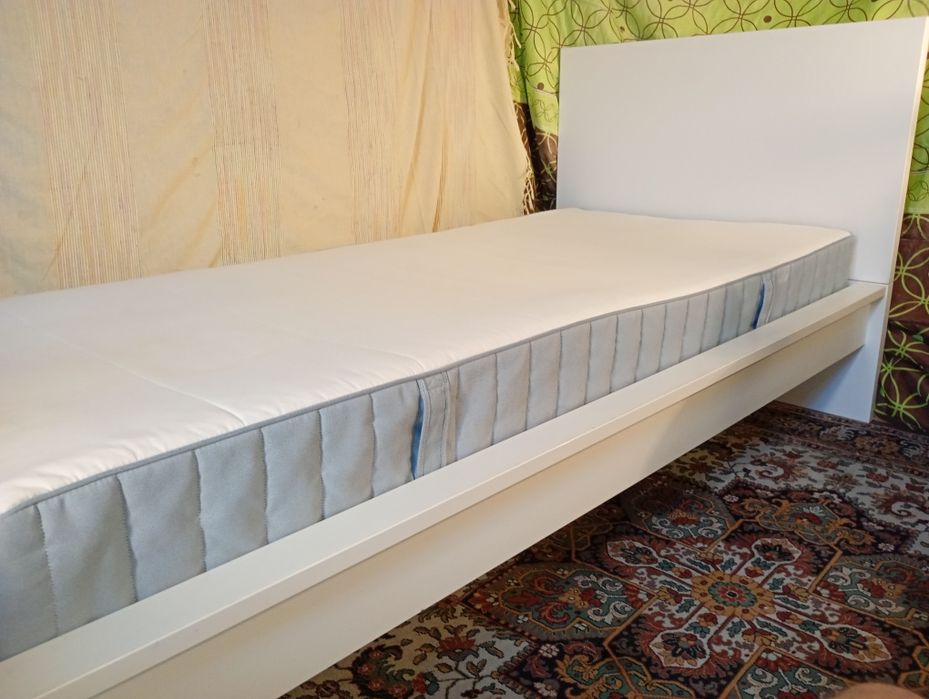 Cama Malm IKEA branca + colchão VESTMARKA 200 x 90cm
149€um
