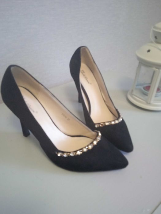 Szpilki rozmiar 37 nowe