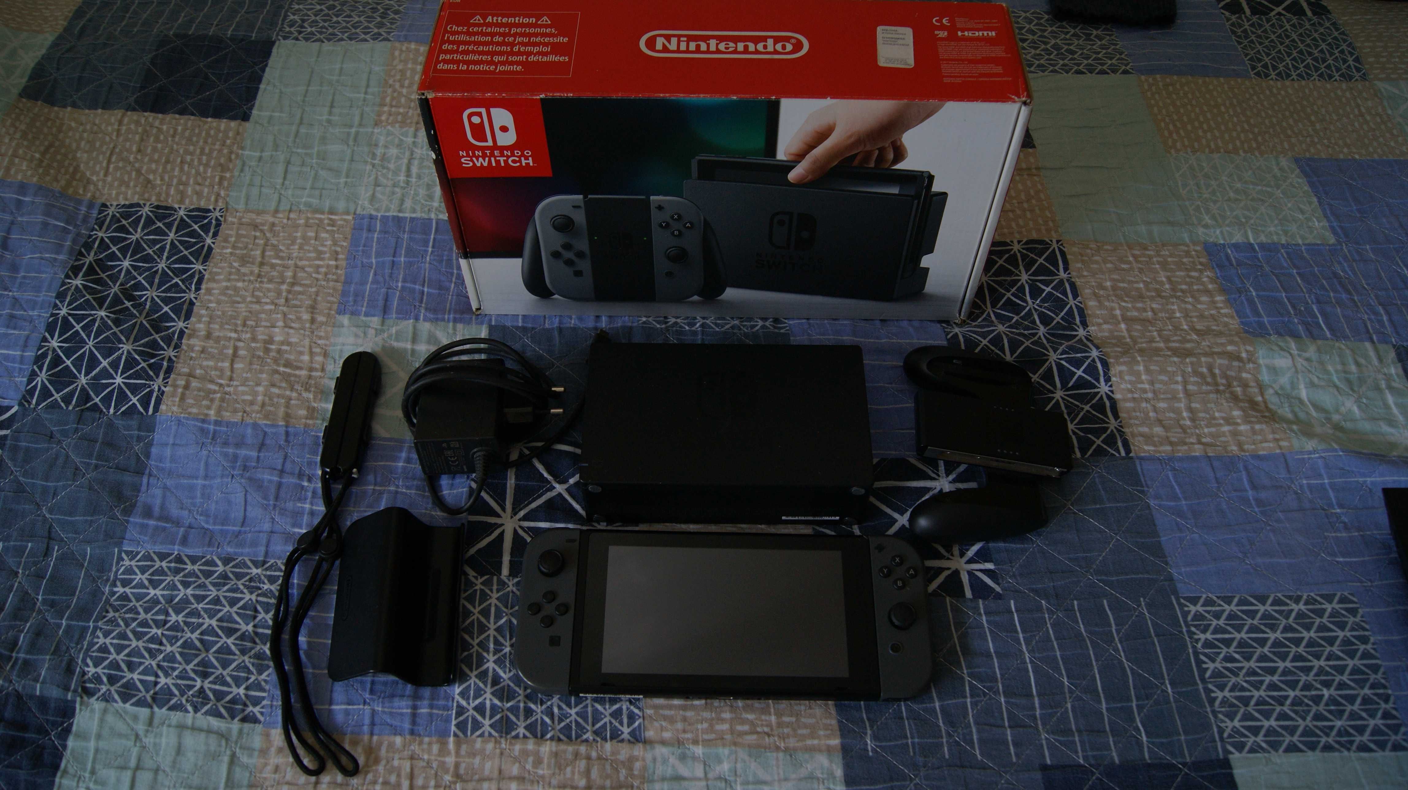 Nintendo Switch c/ caixa original e acessórios