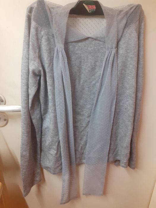 Atrakcyjny sweterek  Marki Reserved