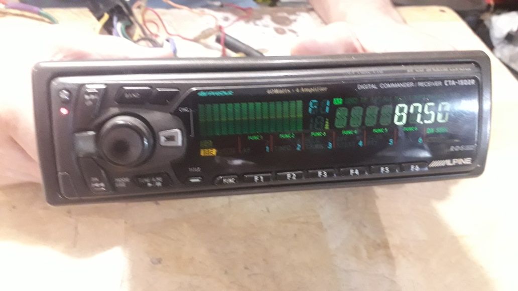 CD-чейнджер Alpine CHA-1214 на 12 дисков.