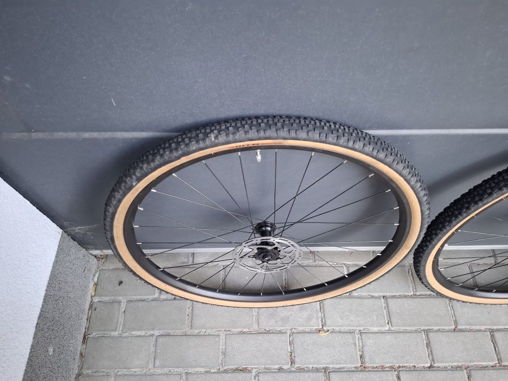 Kompletne koła gravel 700x42c Shimano WTB Tektro