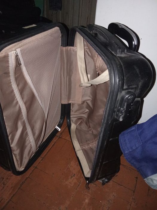 Валіза вживана на колесах справна 150гр