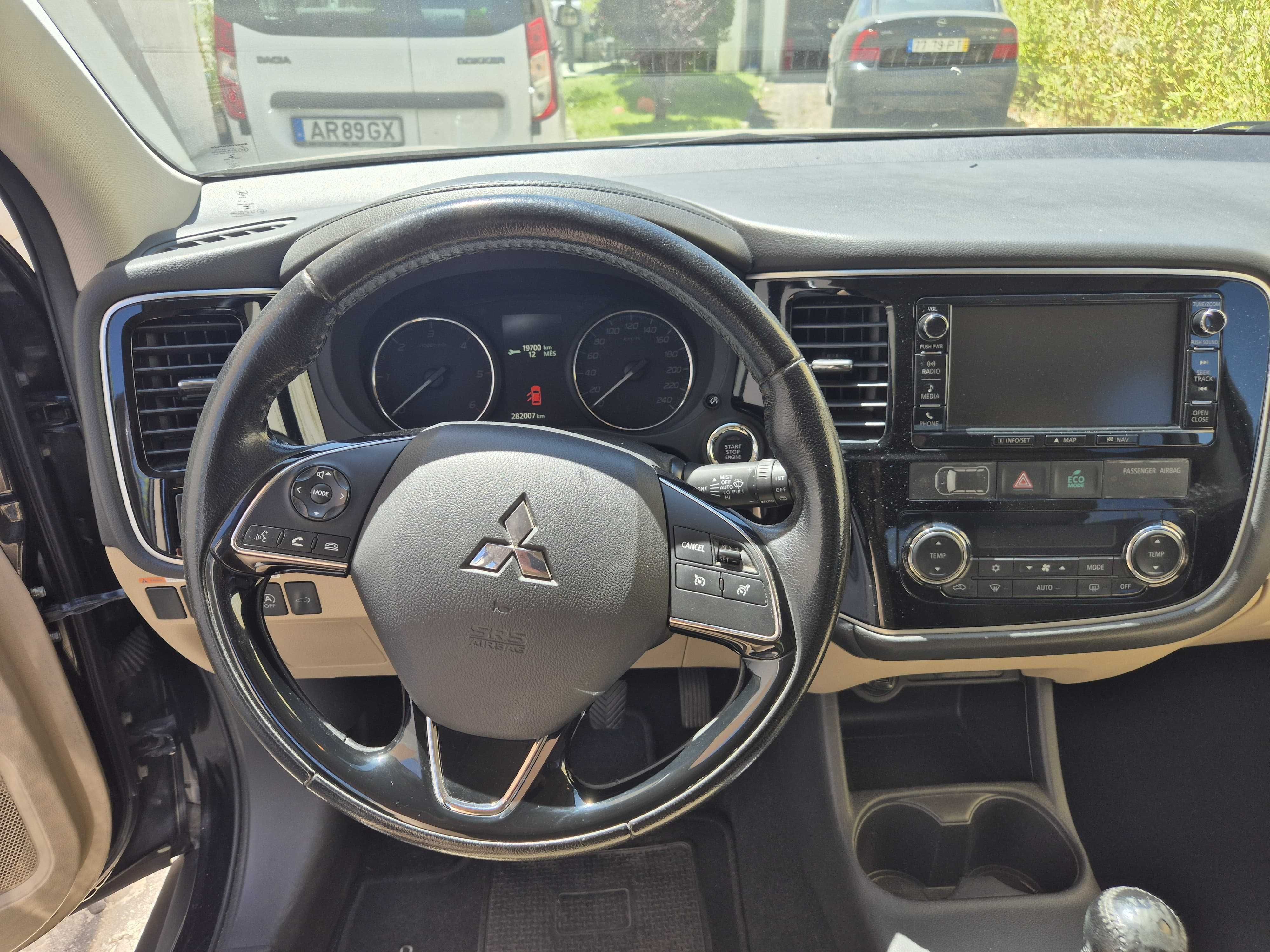 Mitsubishi Outlander 2.2 DI-D 2WD Instyle Navi