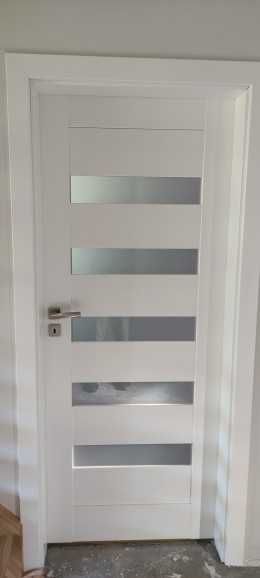 Drzwi białe POL-SKONE 80 cm z ościeżnicą