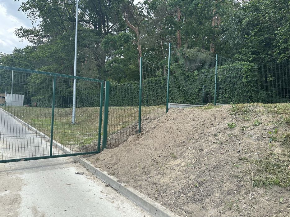 Montaż ogrodzeń panelowych siatki