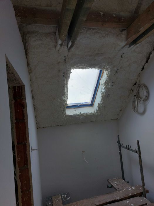 Izolacja piana PUR. Poddasza, fundamenty itp. termoizolacja ocieplenia