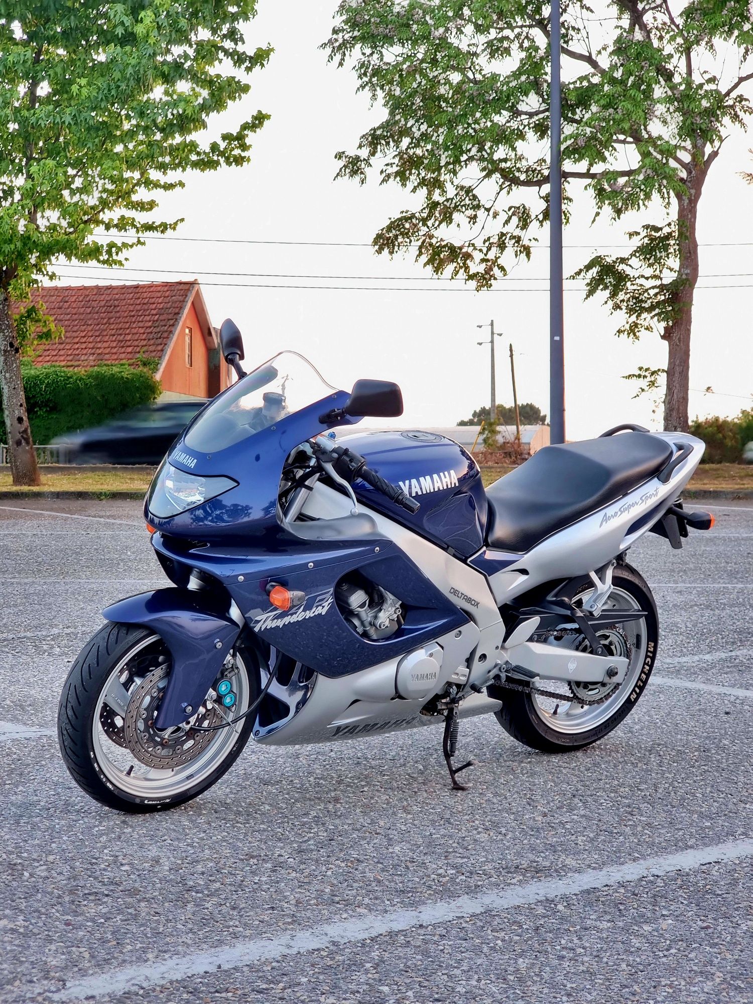 Yamaha yzf thundercat 600
