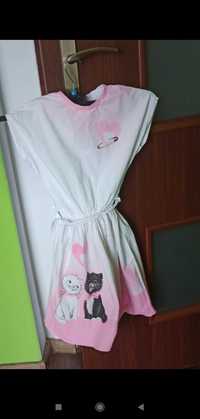 Biała sukienka z różowymi akcentami  + kotki i serduszka