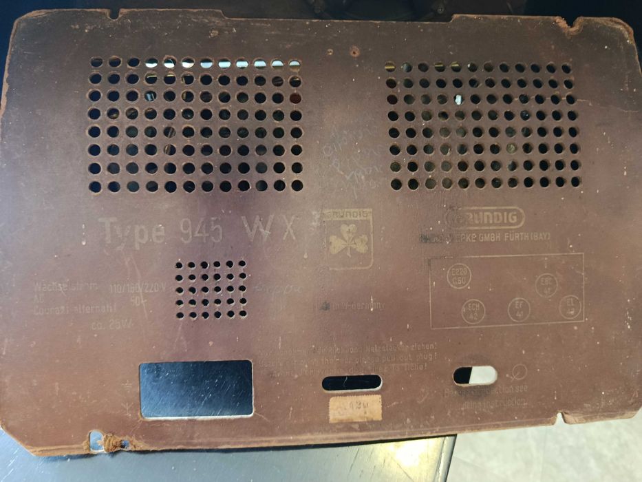 Radio Grundig antigo