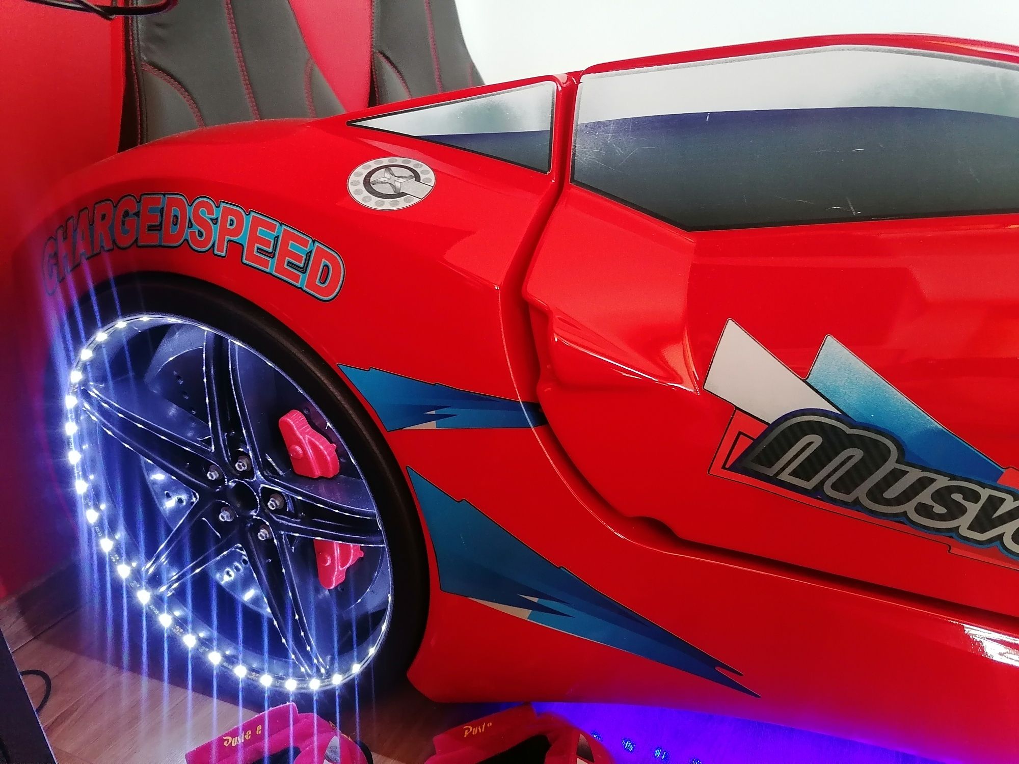 Łóżko auto z materacem