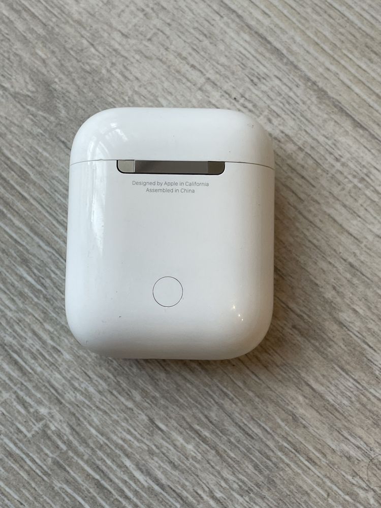 Apple футляр charging case для Airpods 1