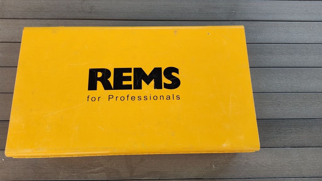 Zaciskarka praska Rems