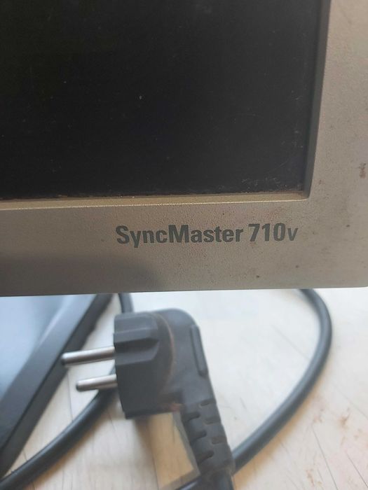 Монитор ЖК SAMSUNG SyncMaster 710v