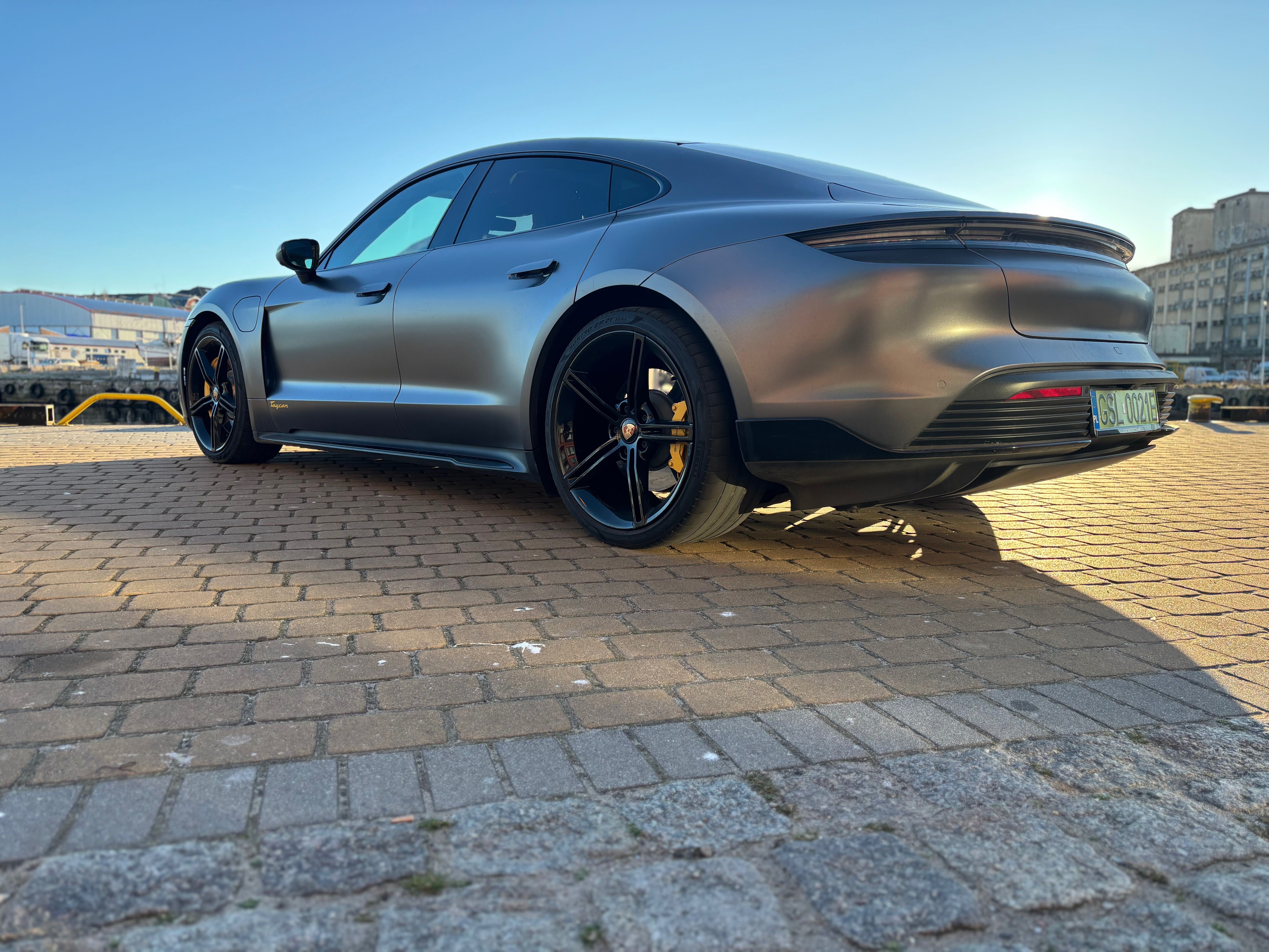 Porsche Taycan Folia Performance plus idealny stan