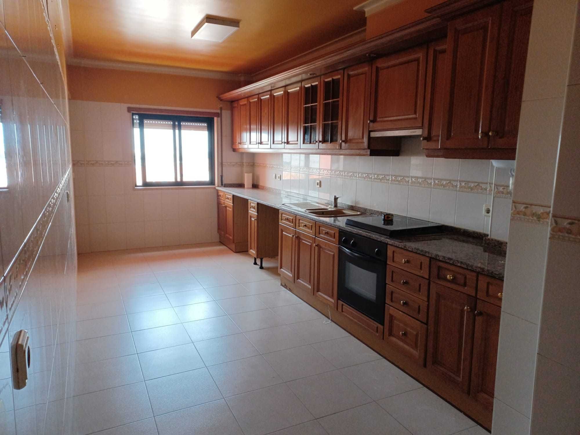 Vende-se T3 nos Fidalguinhos Barreiro