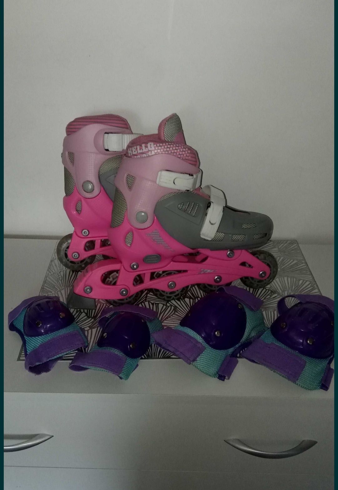 Rolki Sanrio Hello Kitty regulowane od roz 30-33 dlugo posłużą porządn
