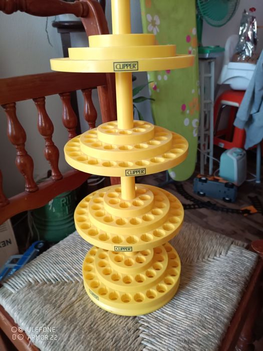 Expositor de isqueiros da Clipper