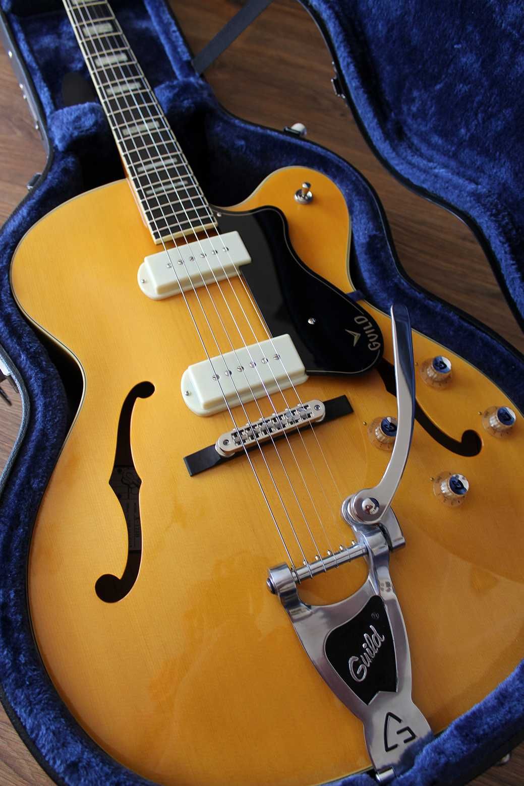 Gibson - Guild X-175B Manhattan