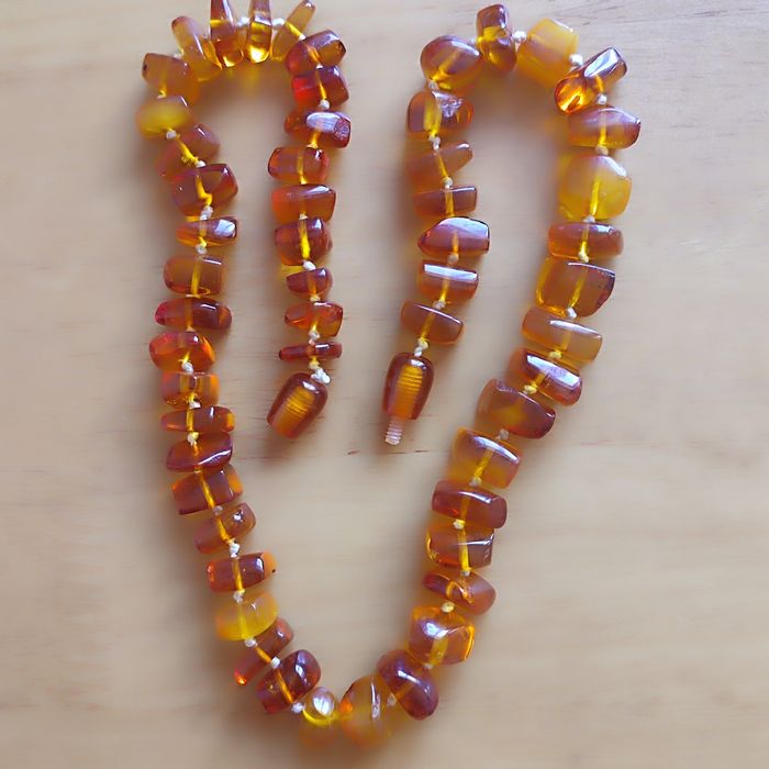 Янтарные бусы, серебряная подвеска