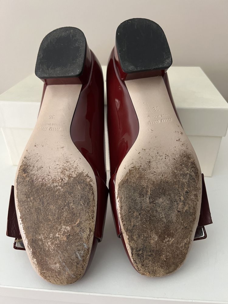Sapatos Miu Miu em verniz
