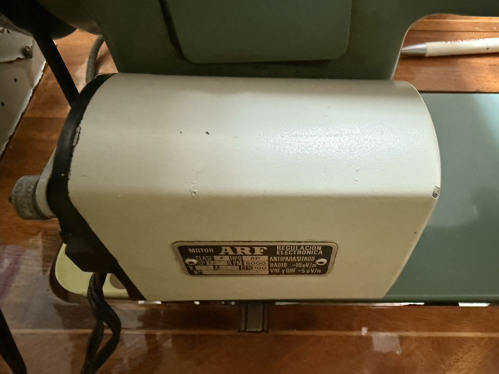 Maquina de costura com motor