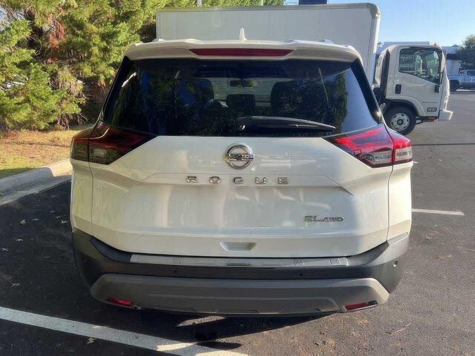 Nissan Rogue SL      2021