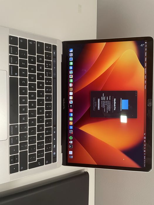 Macbook Pro touchbar 2017 bateria 182 cykle bez ICLOUD i5 8GB