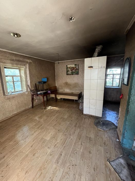 Продам житловий будинок із земельною ділянкою