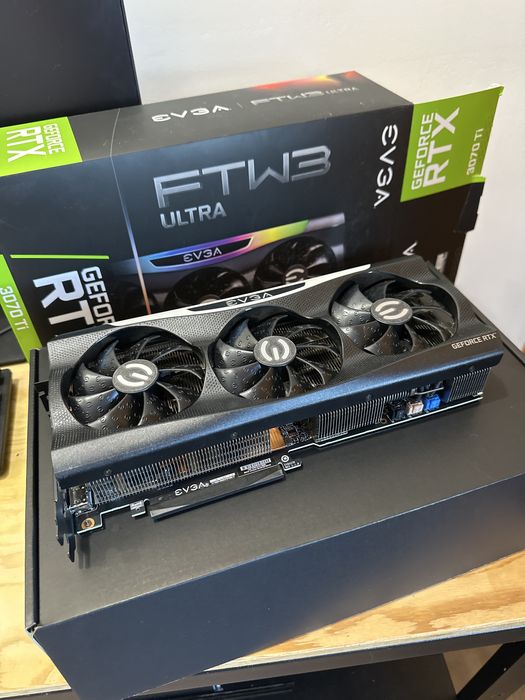 Poaca grafica  evga RTX 3070 Ti como nova