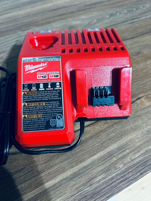 Імпакт / шуруповерт Milwaukee 2953-20