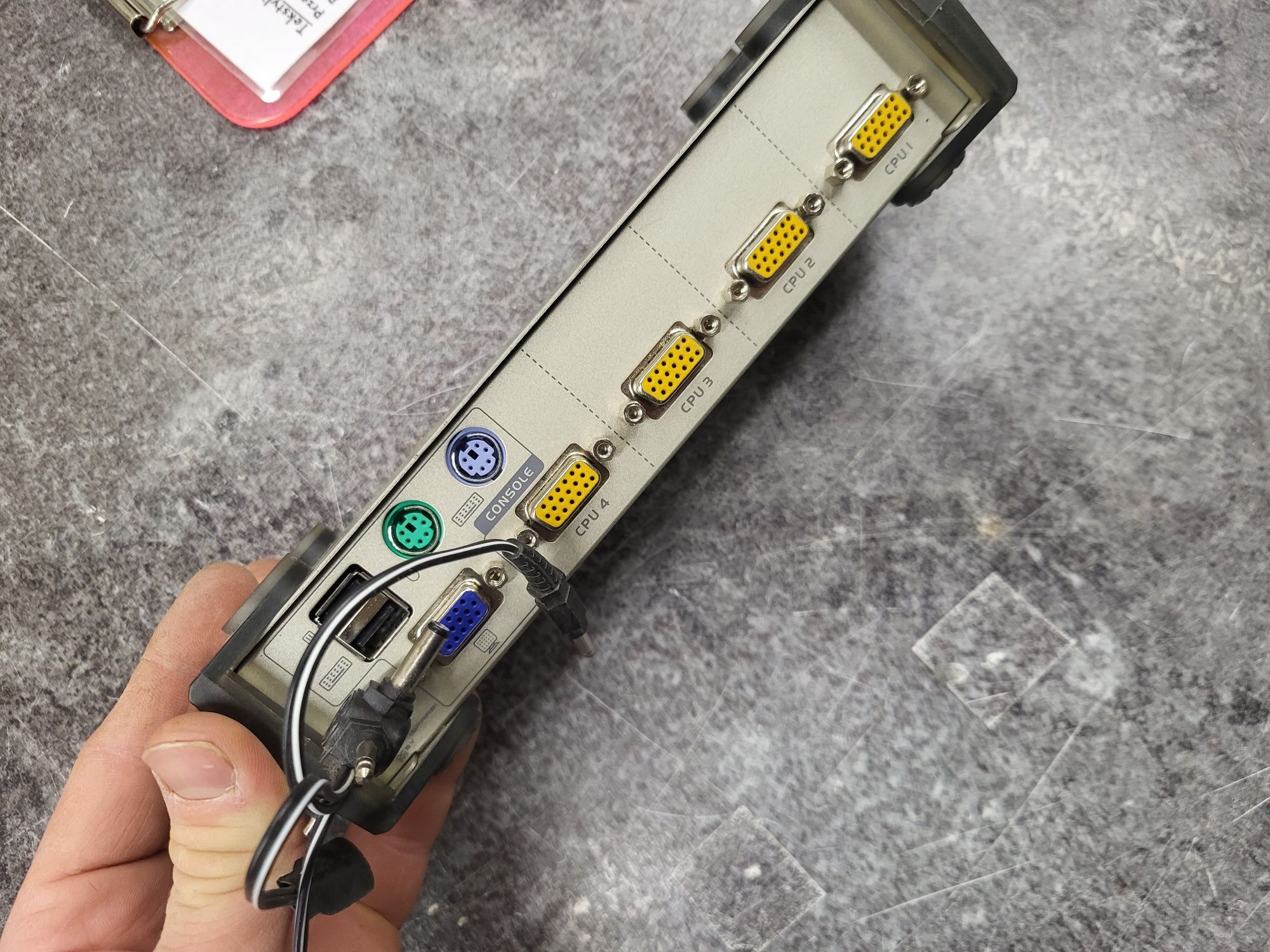 Przełącznik KVM ATEN CS84U 4-portowy PS/2-USB - UŻYWANY