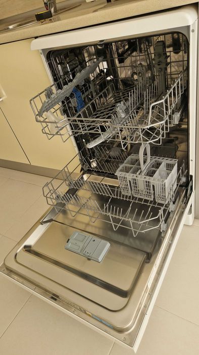 Máquina de Lavar Loiça, Indesit, modelo DFE 1B1913, nova