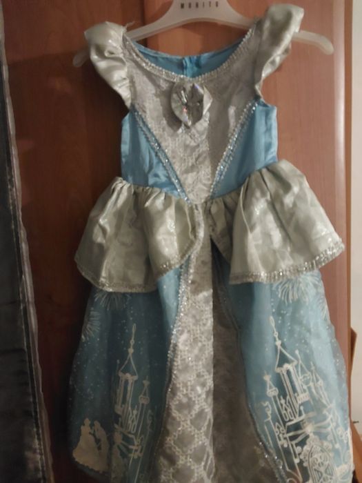 1.Продається плаття  2. Здається в оренду