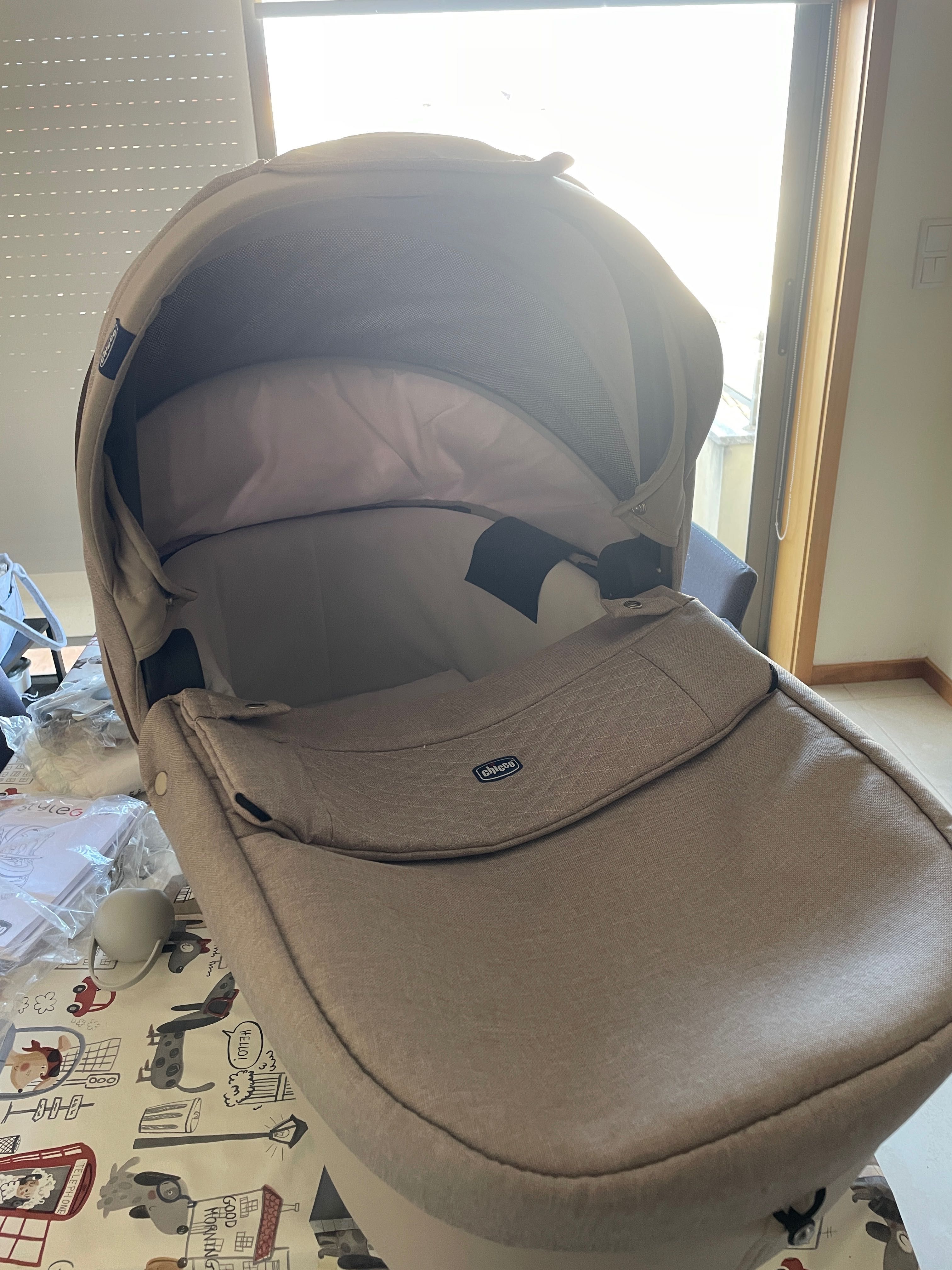 Trio bebé Chico Style go up beje com isofix