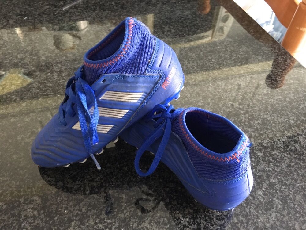 Vendo xuteiras relva artificial ADIDAS n. 30