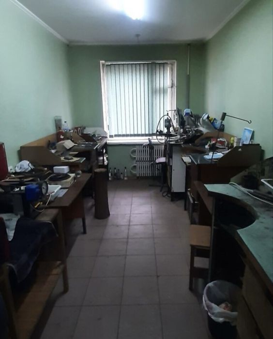 Продам приміщення під комерцію